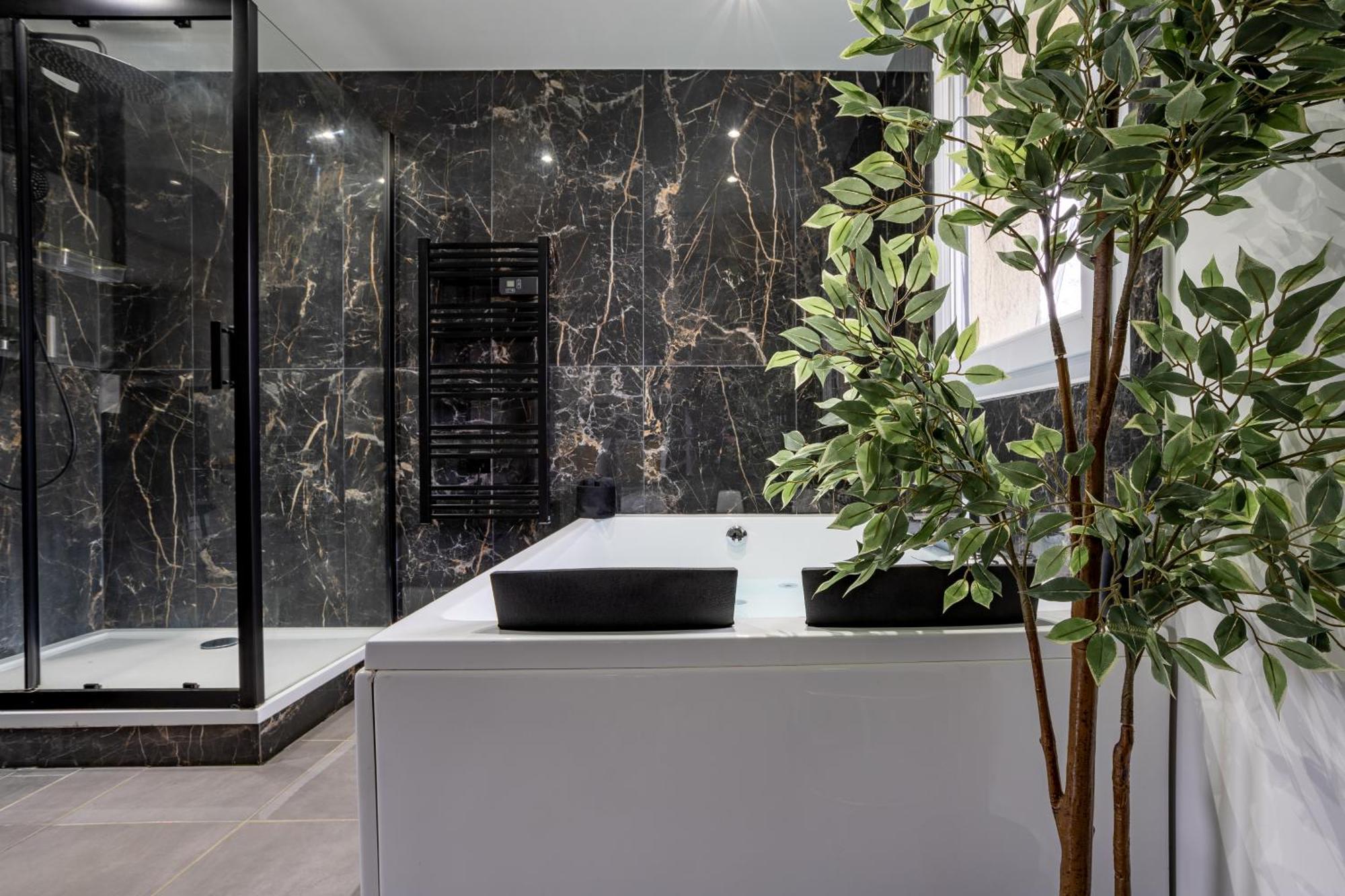 Evasion Romantique Avec Jacuzzi