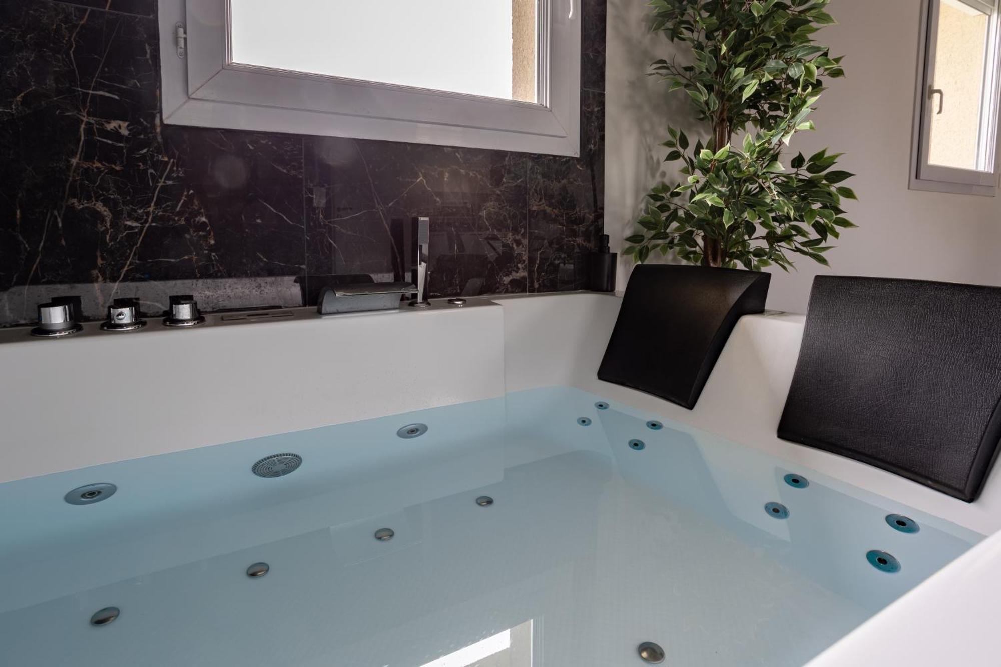 Evasion Romantique Avec Jacuzzi